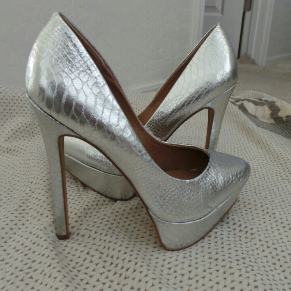Silver Steve madden heels